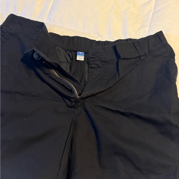 Old Navy Women's Black Shorts - Picture 2 of 4